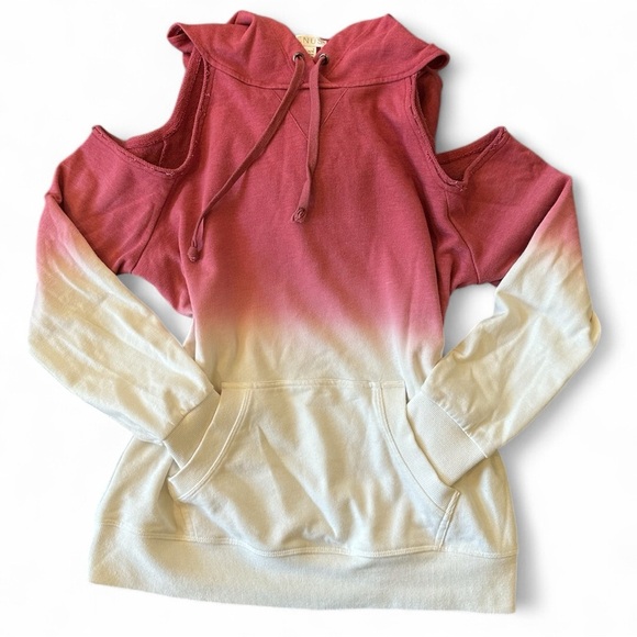 VENUS Red and Cream Off-the-Shoulder Sweater with Gradient Elegance - Picture 13 of 16